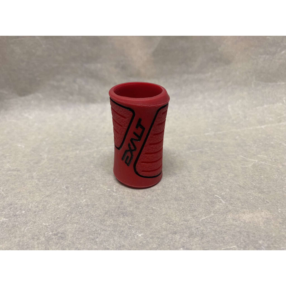 Exalt Regulator Grip - Red/Black